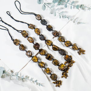 Colgante de Piedra Natural Ojo de Tigre con Borla para Decoración del Hogar y Coche, Hecho a Mano, Patrón de Color Único, Forma Irregular de Maharashtra - Product Image 2