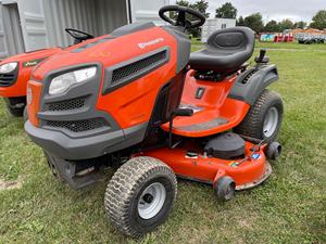 เครื่องตัดหญ้าแบบนั่งขับ Husqvarna TS 2487 เครื่องยนต์เบนซิน 4 จังหวะ 196 ซีซี โครงเหล็ก ถังเก็บหญ้าด้านหลัง ความจุ 150 ลิตร - Product Image 2
