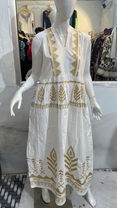 Robe décontractée pour femmes de créateur avec col en V manches trois-quarts broderie ukrainienne 100% coton taille libre taille naturelle - Product Image 3