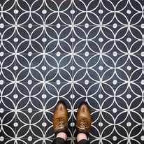 กระเบื้องปูพื้นเซรามิกเคลือบเงา800x800มม. สีฟ้าคลาสสิกเวียดนามที่มีชื่อเสียง BMC ห้องครัวห้องนั่งเล่นลวดลาย - Product Image 4