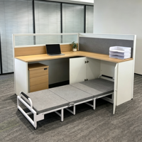 Poste de travail modulaire avec lit pliable, armoire dissimulée et cloison de séparation pour bureau