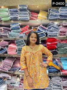 Ropa étnica india Algodón rubí con estampado digital Ropa casual corta Kurtis Fabricación india y precio al por mayor Kurtis Set - Product Image 4