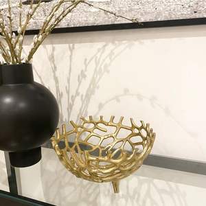 Cuenco grande redondo de aluminio fundido para servir con detalles artesanales y base resistente elaborado para exhibiciones de buffet o centros de mesa - Product Image 2