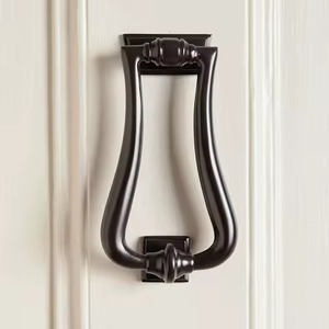 Aldaba de puerta pesada Diseño de lujo para instalación de tornillo de entrada Decoración de puerta de casa - Product Image 1