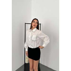 Camisa de Popelina Blanca con Adornos de Piedras Blancas - Blanca - Product Image 2