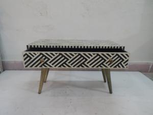 Console en bois avec incrustations d'os noir et blanc, artisanale, pour les intérieurs modernes, pour hôpital, école, appartement - Product Image 1