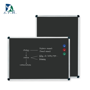 Tableau magnétique avec cadre en aluminium en blanc/noir/vert, protection d'angle en plastique, différentes tailles - Product Image 1