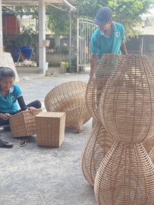 Abat-jour moderne en rotin naturel fait à la main, écologique, léger, décoratif et charmant, accent lumineux pour la maison au Vietnam - Product Image 5