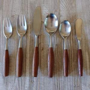 Ensemble de couverts en acier inoxydable avec manche en bois Meilleure qualité Taille personnalisée Forme Cuillère Fourchette Couteau Couteau Ensemble en Inde - Product Image 5