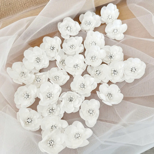 Impresionantes flores de encaje, perfectas para graduaciones y bodas, velos de novia, todo hecho a mano en Vietnam con materiales de primera calidad - Product Image 5