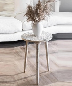 Taburete redondo de madera antiguo y único de alta calidad hecho de madera de teca reciclada originalmente - Product Image 2