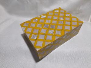 Boîte de rangement pour bijoux en résine incrustée d'os et MDF faite à la main Organisateur décoratif pour bagues, colliers et accessoires - Product Image 2