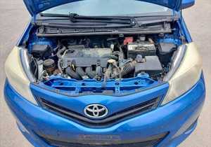 Toyota Yaris SE Turbo Berline 2012, Conduite à Gauche, Intérieur Tissu Foncé, Transmission Automatique, Toit Ouvrant Panoramique, Caméra Arrière 360° - Product Image 3