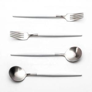 Juego de Cubiertos de Acero Inoxidable Plateado con Mango Blanco Hecho a Mano, Cubiertos de Alta Calidad para Restaurante o Boda - Product Image 6