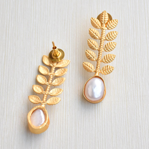 Aros de Latón Chapados en Oro al por Mayor, Cristal Curativo Genuino, Acabado Pulido, Pieza de Moda Chapada en Oro, Premium B2B - Product Image 2