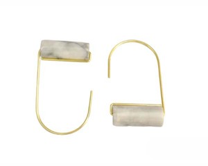 Piedra preciosa de howlita de Plata de Ley 925 con forma de cilindro chapada en oro de 18 quilates, regalo para ella, pendiente de aro de rodillo hecho a mano - Product Image 2