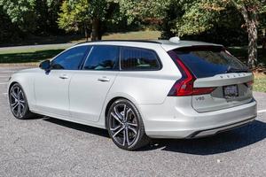 Volvo V90 T6 R-Design AWD 2021 parfaitement utilisée - Product Image 4
