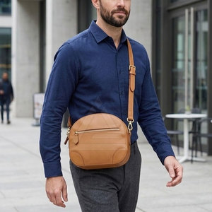 Bolso bandolera de cuero genuino, diseño compacto con correa ajustable para viajes y uso casual - Product Image 6