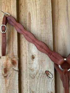 Juego de arreos de cuero vacuno suave, hecho a mano, estilo occidental, color verde, con brida, riendas y pechera completas para mayor comodidad al montar. - Product Image 2