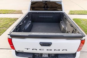 TOYOTA TACOMA TRD OFF-ROAD DOBLE CABINA 4X4 2024 USADO (LHD/RHD) - Product Image 4