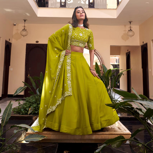เพื่อนเจ้าสาวสไตล์ดั้งเดิม lehenga choli ผ้าไหมที่สวยงามพิมพ์ zari กับงานขอบฟอยล์ชุดแต่งงาน lehenga choli - Product Image 1