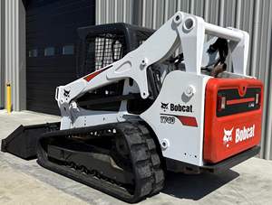 Chargeuse sur chenilles compacte T740, moteur diesel 74 CV, hydraulique auxiliaire à débit standard, coupleur rapide manuel, ouvert - Product Image 3