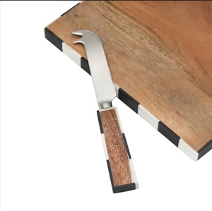 Juego de cuchillos de queso de lujo hechos a mano con tablero de plato Fabricante de productos chapados en plata de la India. - Product Image 3