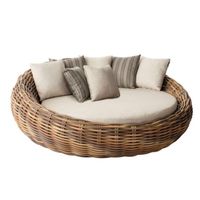 Minimalist isches Rattan-Tages bett, das nicht elegant und gemütlich ist und sich perfekt für moderne Außenbereiche eignet
