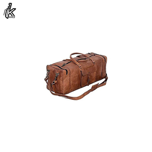 Sac de voyage imperméable de qualité supérieure en cuir véritable, taille cabine, unisexe, en vente - Product Image 4