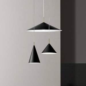Lampe suspendue en métal de luxe conçue pour les espaces de vie haut de gamme offrant un look sophistiqué et une expérience d'éclairage confortable - Product Image 3