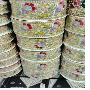 Lacets de travail en fil brodé sur mesure avec options multicolores en paillettes brodées en 3 pouces de largeur - Product Image 1