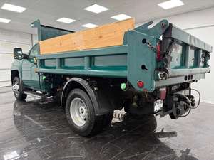 CAMIÓN USADO CHEVROLET SILVERADO 3500HD CHASSIS WORK TRUCK CABINA REGULAR 4WD 2016 (LHD/RHD) - Product Image 2