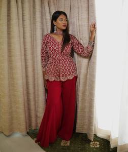 Conjunto de Ropa Festiva de Lujo para Mujer, Top Peplum Bordado en Georgette Premium con Pantalones Palazzo y Dupatta, Marca Unity Luxure - Product Image 2