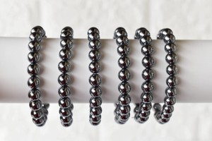 Bracelet en perles rondes de Shungite Elite naturelle super brillante de 8 mm pour la méditation et la guérison - Vente en gros - Product Image 6