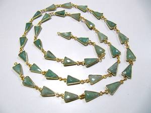 Amazonita Natural Trillón Forma Briolette Facetado Bezal Conector Cadena 13mm Chapado en oro Hecho de latón Vendido por pie - Product Image 2