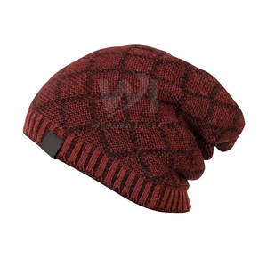 Gorros de Jacquard de Buena Calidad Hechos en Pakistán para Venta en Línea, Gorro con Diseño de Logotipo Personalizado a Precio Económico - Product Image 1