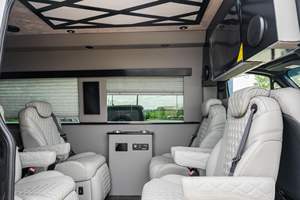 Conversion de fourgon de luxe Mercedes-Benz Sprinter 3500XD 2021, moteur turbodiesel V6, transmission automatique - Product Image 4