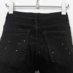 Fabrication de shorts streetwear personnalisés tendance pour hommes de haute qualité shorts en denim délavés à bords bruts avec strass - Product Image 2