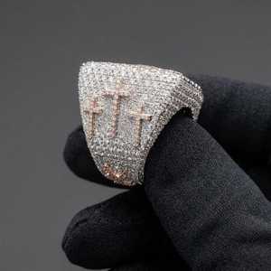 Anillo de pulsera de plata de ley 925 con letras personalizadas en forma cuadrada, con diamantes de moissanita VVS, estilo lujoso, para unisex. - Product Image 2