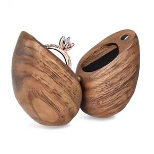 Boîte à bagues en papier recyclable Grande boîte à bagues en bois de noyer vintage Proposition Emballage cadeau pour femmes Boîte à bijoux noire élégante - Product Image 1