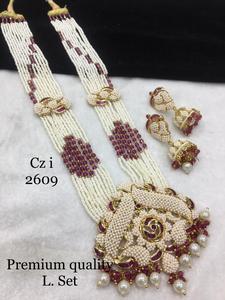 Impresionante conjunto de collar y aretes de Kundan Moissanite para bodas y compromisos. - Product Image 5