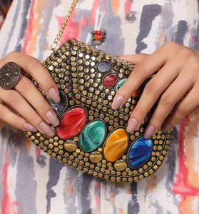 กระเป๋าคลัทช์โมเสคประดับเลื่อมกำมะหยี่สีสันสดใสปรับแต่งได้สไตล์โบฮีเมียนเก๋ไก๋ - Product Image 4