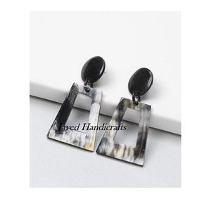 Pendientes de cuerno de vaca personalizados al mejor precio 2024, artesanías naturales pulidas de alta calidad en estilo Animal respetuoso con el medio ambiente - Product Image 4
