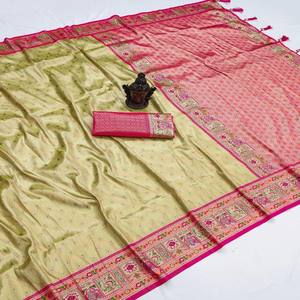 Sari de Seda Banarasi Pura VASTRA COTTAGE con Diseño de Zari Tejido a Mano en Toda la Superficie, Pallu Rico y Blusa de Seda Suave con Contraste - Product Image 4