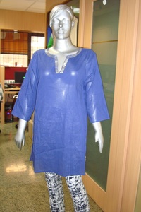 Blusa de verano informal Vintage para mujer sólida con patrón floral de tela satinada y viscosa para damas jóvenes - Product Image 2