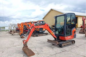 Miniexcavadora Kubota KX015-4 de 1.5 Toneladas con 3 Cucharones, Orugas Hidráulicas, Cabina Cerrada, Capacidad de Cucharón de 0.03m³, Alta Capacidad de Excavación - Product Image 2