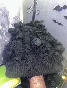 Gorro Skully de moda de invierno 2025 con cuernos bordados personalizados, gorros desgastados con etiqueta tejida privada, gorro transpirable - Product Image 2