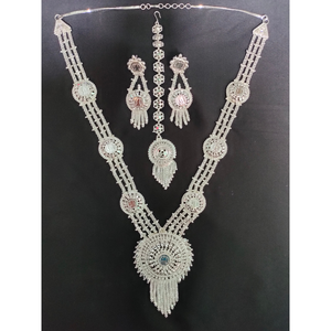 Collier Boucles d'oreilles en plaqué argent en vrac Ensemble Tikka avec ensemble de bijoux de style luxueux à vendre par les exportateurs indiens - Product Image 1