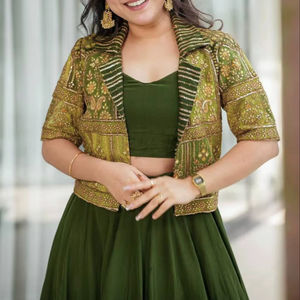 Ensemble Lehenga pour femmes Unity Luxure, vert olive, avec veste et choli brodés, ensemble de soirée en georgette de qualité supérieure - Product Image 1