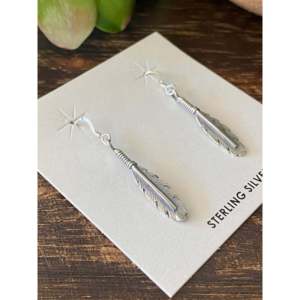 Pendientes Colgantes de Plata de Ley Hechos por Artesanos Navajo con Baño de Oro para Boda o Regalo con Perlas, Diamantes y Rubíes - Product Image 3